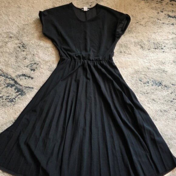 Chic Black Midi Dress - Picture 1 of 1